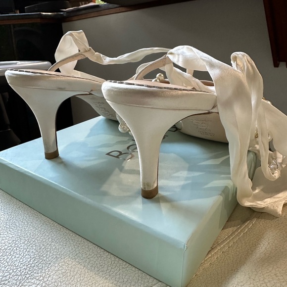 Bella Belle Bridal Shoe Size 9.5. Lightly worn! - Picture 3 of 9